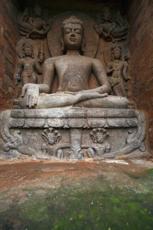 Foto de Estatua de Buda en la herencia Buda excavado sitio, Ratnagiri, Orissa, India - Imagen libre de derechos