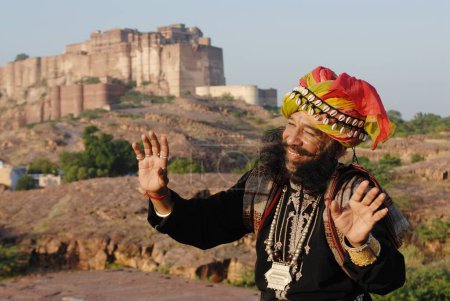Téléchargez les photos : Rajasthani homme en costume de danse folklorique, Jodhpur, Rajasthan, Inde - en image libre de droit