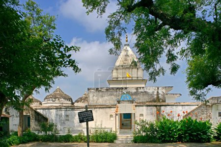 Foto de Bhagwan Padma Prabhu Geenendray Jain temple , Kaushambi 60km from Allahabad , Uttar Pradesh , India - Imagen libre de derechos