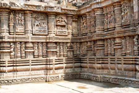 Téléchargez les photos : Statues sculptées sur le temple Konarak Sun, Konarak, Bhubaneswar, Orissa, Inde Patrimoine mondial - en image libre de droit