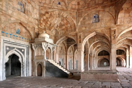 Téléchargez les photos : Vue intérieure de jama masjid, Mandu, Dhar, Madhya Pradesh, Inde - en image libre de droit