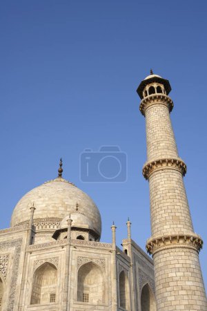 Téléchargez les photos : Vue des Minarets avec Taj Mahal Septième merveilles du monde, Agra, Uttar Pradesh, Inde Patrimoine mondial de l'UNESCO - en image libre de droit
