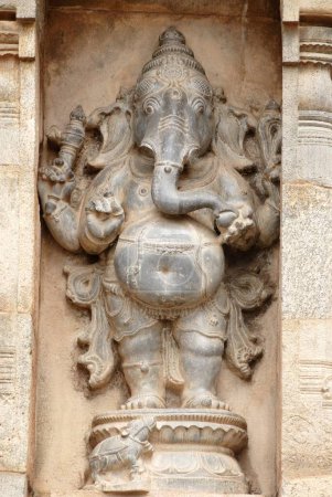 Téléchargez les photos : Statue du seigneur Ganesha ganpati au temple Brihadeshwara, Thanjavur, Tamil Nadu, Inde Patrimoine mondial de l'UNESCO - en image libre de droit