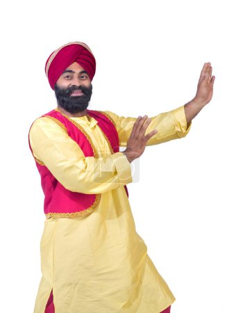 Foto de Sikh hombre realizando danza folclórica bhangra - Imagen libre de derechos