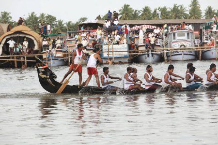 Foto de Carrera en barco en el lago Punnamada, Alleppey, Alappuzha, Kerala, India - Imagen libre de derechos