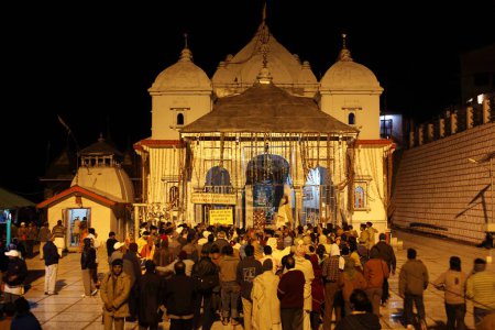 Foto de Devotos oraciones Ganga templo Gangotri Uttarakhand India Asia - Imagen libre de derechos