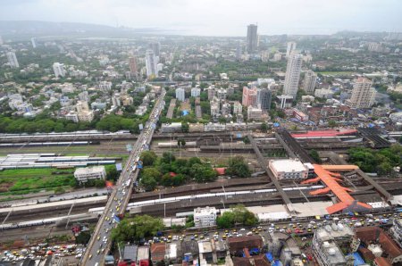 Téléchargez les photos : Vue aérienne de la station dadar avec pont tilak, Bombay Mumbai, Maharashtra, Inde - en image libre de droit