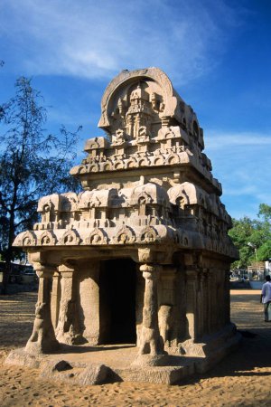 Téléchargez les photos : Nakula sakadeva rath l'un des cinq raths, Mahabalipuram Mamallapuram, Tamil Nadu, Inde - en image libre de droit