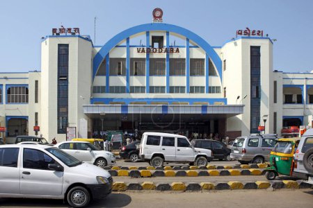 Téléchargez les photos : Vue de la gare ouest de baroda vadodara, Gujarat, Inde - en image libre de droit