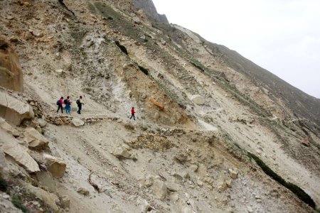 Téléchargez les photos : Trekkers en route Gangotri Uttarakhand Inde Asie - en image libre de droit