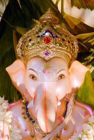 Foto de Ídolo de primer plano del Señor Ganesh elefante se dirigió a dios para el festival Ganpati, Bombay Mumbai, Maharashtra, India - Imagen libre de derechos