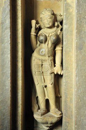 Khajuraho anmutige Apsaras an der Wand des lakshmana Tempels madhya pradesh Indien