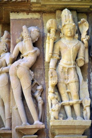 Khajuraho shiva und apsara an der Wand des lakshmana Tempels madhya pradesh Indien