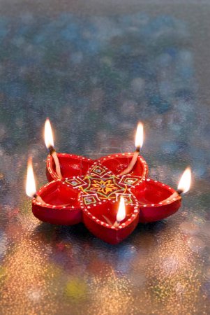 Dekorierte rote Farbe Öllampe in Diwali deepawali Festival verwendet