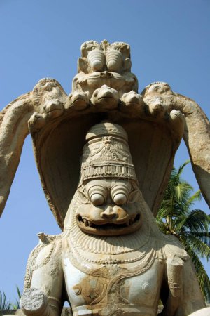 Téléchargez les photos : Idole Ugra Narsimha, ruines de Hampi Vijayanagar, Karnataka, Inde - en image libre de droit