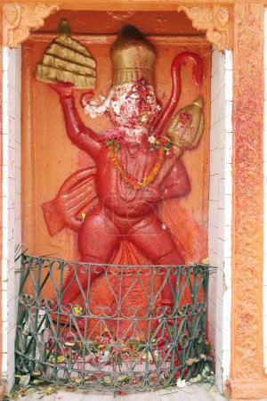 Foto de Escultura del señor Hanuman en mahabhairav shiva templo en tezpur, Assam, India - Imagen libre de derechos