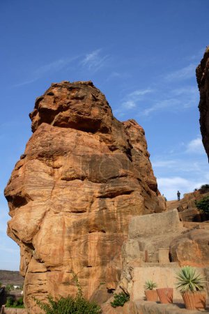 Téléchargez les photos : Badami, Chalukya, Vue D'une falaise Prise De La Grotte 1, Site Du Patrimoine Mondial De L'UNESCO, Bellary, Karnataka, Inde - en image libre de droit