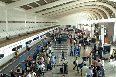 Téléchargez les photos : Comptoirs d'enregistrement à l'aéroport international chhatrapati shivaji, Santacruz, Bombay Mumbai, Maharashtra, Inde - en image libre de droit