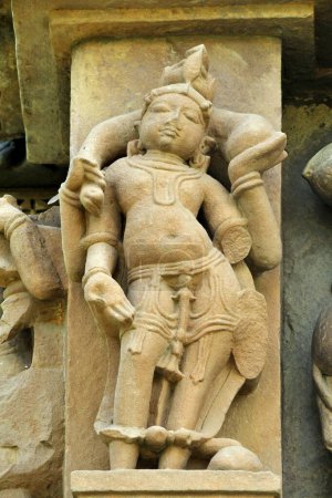 kubera an der wand des chaturbhuj tempels madhya pradesh indien
