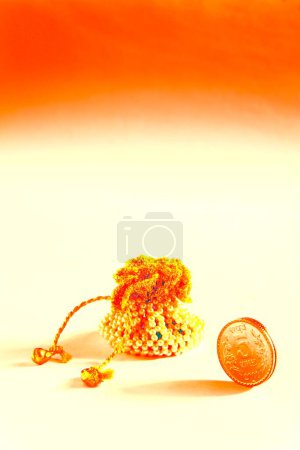 Foto de Concept growth Indian currency five rupees coin and batua - Imagen libre de derechos