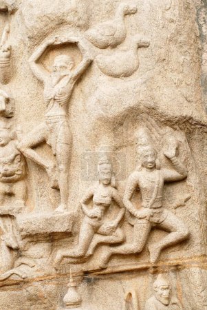 Foto de Penitencia Arjunas o Bhagirathas Penitencia masiva al aire libre bas _ relief monolito en el siglo VII ubicado en Mahabalipuram Tamil Nadu, India - Imagen libre de derechos