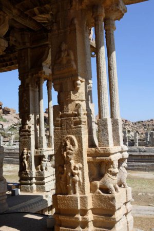 Téléchargez les photos : Dolotsava mandapa ou salle musicale à Vitthal Temple, Hampi, Vijayanagar, site du patrimoine mondial de l'UNESCO, plateau du Deccan, Taluka Hospet, district Bellary, Karnataka, Inde - en image libre de droit