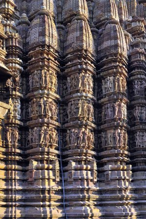 Téléchargez les photos : Mur orné de temple kandariya mahadeva Khajuraho madhya pradesh Inde - en image libre de droit