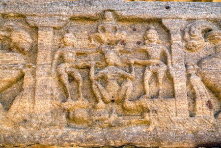 Téléchargez les photos : Bas-relief sur le mur extérieur du temple Huchimalligudi à Aihole, Karnataka, Inde - en image libre de droit
