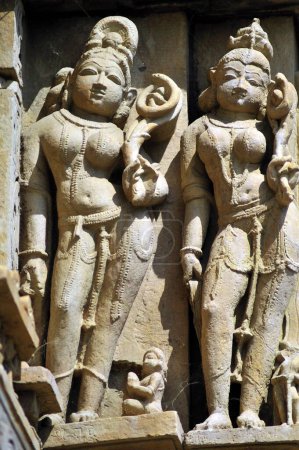 Apsara und nayika an der Wand des vishvanath Tempels Khajuraho madhya pradesh india