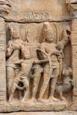 Téléchargez les photos : Sculpture au temple Papanatha, panneau Ramayana, Pattadakal, site du patrimoine mondial de l'UNESCO, construit en 800 après JC, Bagalkot, Karnataka, Inde - en image libre de droit