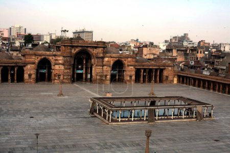 Téléchargez les photos : Jeune darwaza de jama masjid en 1423 après JC, Ahmedabad, Gujarat, Inde - en image libre de droit