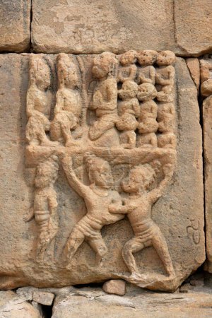Téléchargez les photos : Sculpture au temple Papanatha, Pattadakal, site du patrimoine mondial de l'UNESCO, construit en 800 après JC, Bagalkot, Karnataka, Inde - en image libre de droit