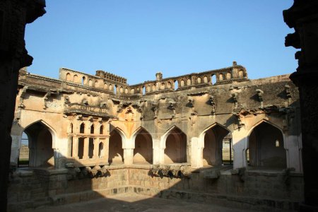 Foto de Baño de reinas, ruinas de Hampi Vijayanagar, Karnataka, India - Imagen libre de derechos