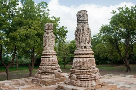 Téléchargez les photos : Porte Torana au temple du soleil à Modhera, Mehsana, Gujarat, Inde - en image libre de droit