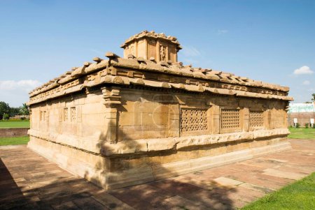 Téléchargez les photos : Temple Lad khan à Aihole, Karnataka, Inde - en image libre de droit