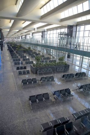 Foto de Sentado acuerdo para huéspedes y pasajeros dentro del aeropuerto internacional de Bengaluru - Imagen libre de derechos