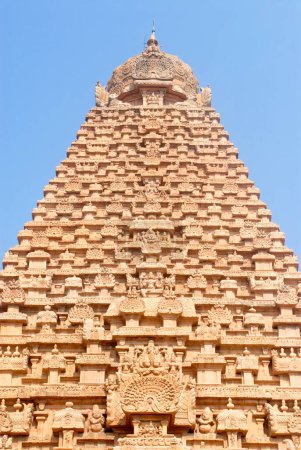 Téléchargez les photos : Grand Poruvudaiyar Koyil Vimanam gopuram sur le temple sacré Brihadeshwara dédié au seigneur Shiva, Thanjavur, Tamil Nadu, Inde Patrimoine mondial de l'UNESCO - en image libre de droit