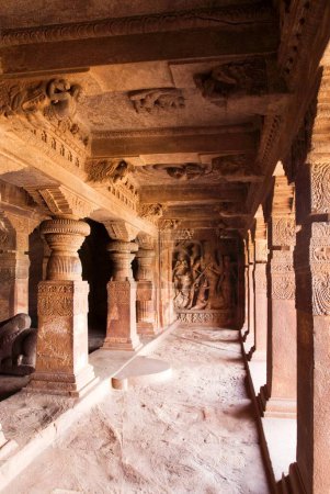 Foto de Cueva de finales del siglo VI dedicada al Señor Shiva, Badami, Karnataka, India - Imagen libre de derechos