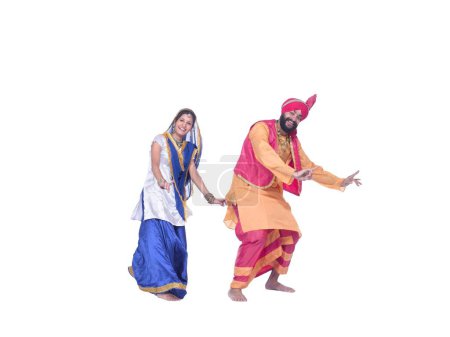 Foto de Bailarines realizando danza folclórica bhangra - Imagen libre de derechos