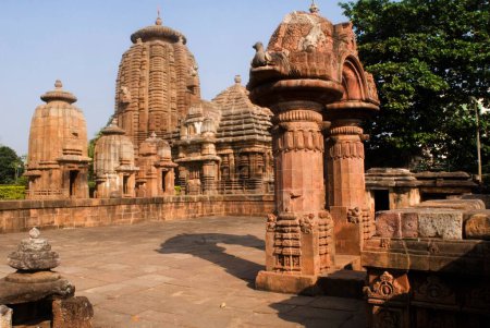 Téléchargez les photos : 10ème _ 11ème siècle AD Temple Mukteshwar dédié au dieu Shiva considéré comme entouré de 150 sanctuaires plus petits à Bhubaneswar, Orissa, Inde - en image libre de droit