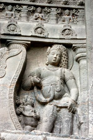 Foto de Señor Buda en forma de Príncipe Siddhartha como uno de la estatua de Señor en UNESCO Patrimonio de la Humanidad Cuevas de Ajanta en Maharashtra, India - Imagen libre de derechos
