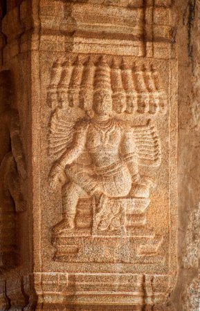 Escultura de ravana en el templo vitthal, Hampi, Karnataka, India