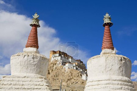 Vorderansicht des beeindruckenden buddhistischen Klosters Thiksey, Ladakh, Jammu und Kaschmir, Indien