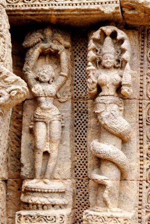 Téléchargez les photos : Statues murales du temple Konarak Sun, Konarak, Bhubaneswar, Orissa, Inde Patrimoine mondial - en image libre de droit