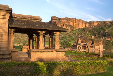 Foto de Mallikarjuna y Bhutanatha grupos templos finales del siglo VII y XI en Badami, Karnataka, India - Imagen libre de derechos