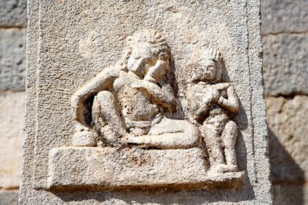 Téléchargez les photos : Statues sculptées dans le complexe du temple de Vitthala, Hampi, Vijayanagar, patrimoine mondial de l'UNESCO, plateau Deccan, Taluka Hospet, district Bellary, Karnataka, Inde - en image libre de droit