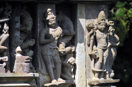Skulpturen an der Wand des vishvanath Tempels Khajuraho madhya pradesh india