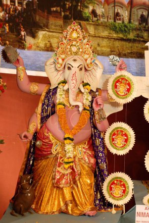 Téléchargez les photos : Lord Ganesh debout idole, Bombay Mumbai, Maharashtra, Inde, Asie - en image libre de droit