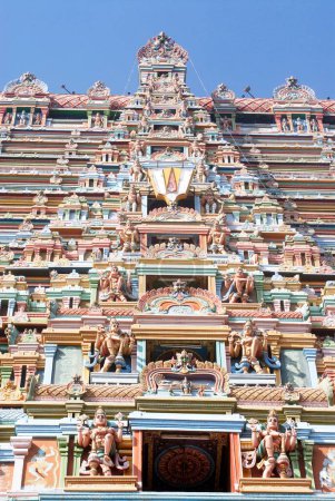Téléchargez les photos : Rajagopuram figures en stuc richement décorées sur la porte impressionnante du temple Sri Ranganathswami, Srirangam, Tiruchirapalli Trichy, Tamil Nadu, Inde - en image libre de droit