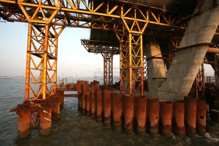 Site de construction de la liaison Bandra Worli Sea sur la mer d'Arabie dans la banlieue ouest de Bombay maintenant Mumbai, Maharashtra, Inde